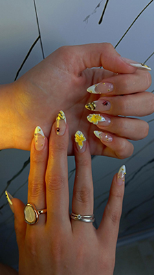 Unha Decorada em Amarelo Beatriz Torres