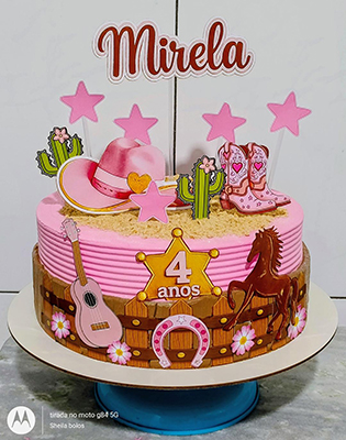 Sheila Confeitaria Bolo de Menina