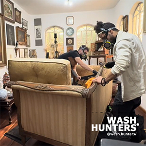 Wash Hunters Limpando Sofá